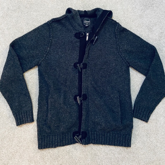 7 Diamonds Men’s zip-up sweater - size M